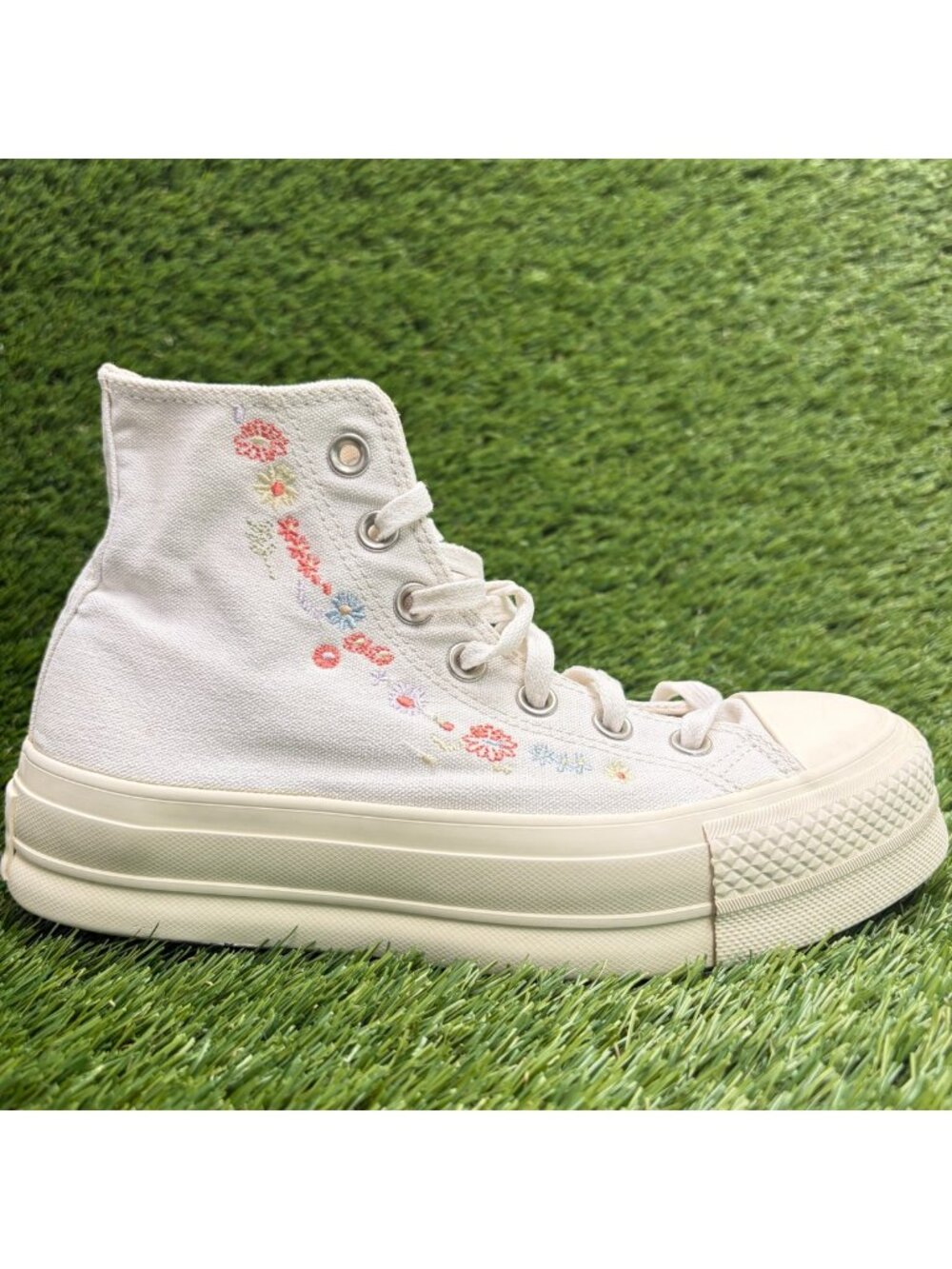 Converse Chuck Taylor All Star Lift Womens Size 6 White Athletic Shoes Sneakers